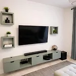 Апартаменти Quiet Modern Near Romexpo - Balcony Бухарест