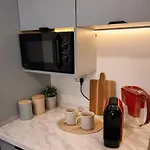 Апартаменти Quiet Modern Near Romexpo - Balcony Бухарест