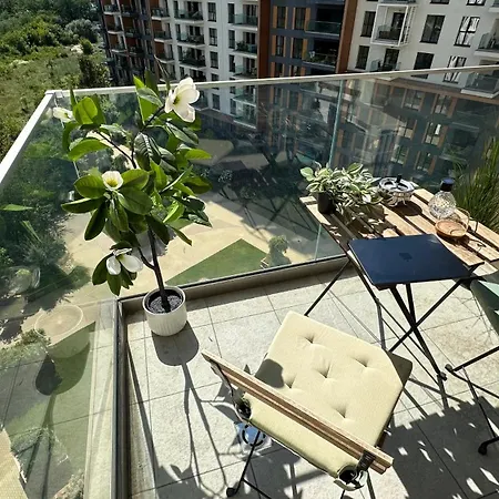 Apartment Modern Near Romexpo With Private Parking And Garden View Bucharest