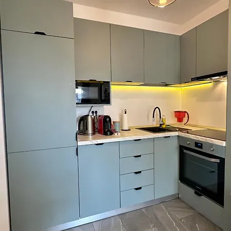 Modern Near Romexpo With Private Parking And Garden View Bucharest