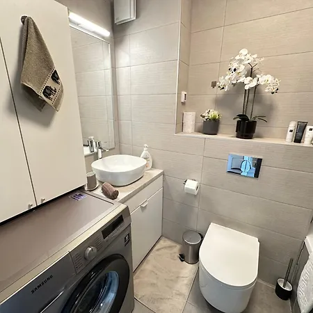 Modern Near Romexpo With Private Parking And Garden View