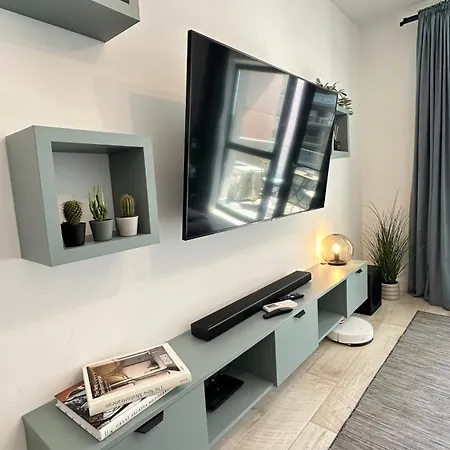 Modern Near Romexpo With Private Parking And Garden View Bucharest