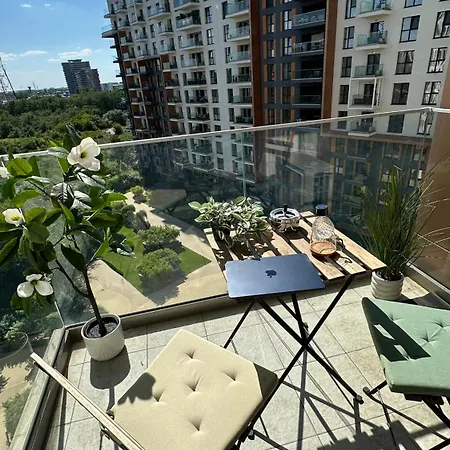 Modern Near Romexpo With Private Parking And Garden View Bucharest
