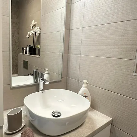 Modern Near Romexpo With Private Parking And Garden View Apartment