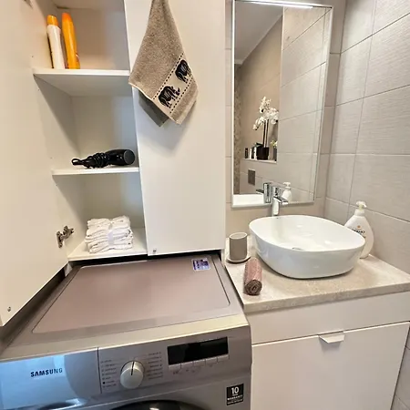 Apartment Modern Near Romexpo With Private Parking And Garden View