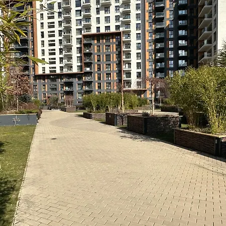Modern Near Romexpo With Private Parking And Garden View Bucharest