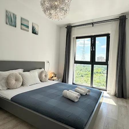 Apartment Modern Near Romexpo With Private Parking And Garden View