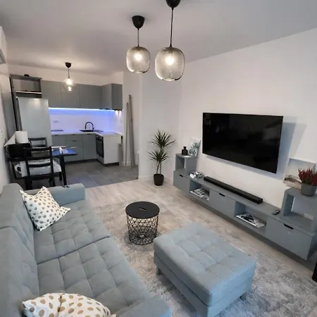 Апартаменти Quiet Modern Near Romexpo - Balcony Бухарест