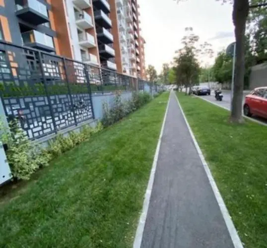 Апартаменти Quiet Modern Near Romexpo - Balcony Бухарест